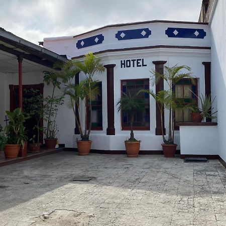 Hotel Malybu グアテマラシティ エクステリア 写真
